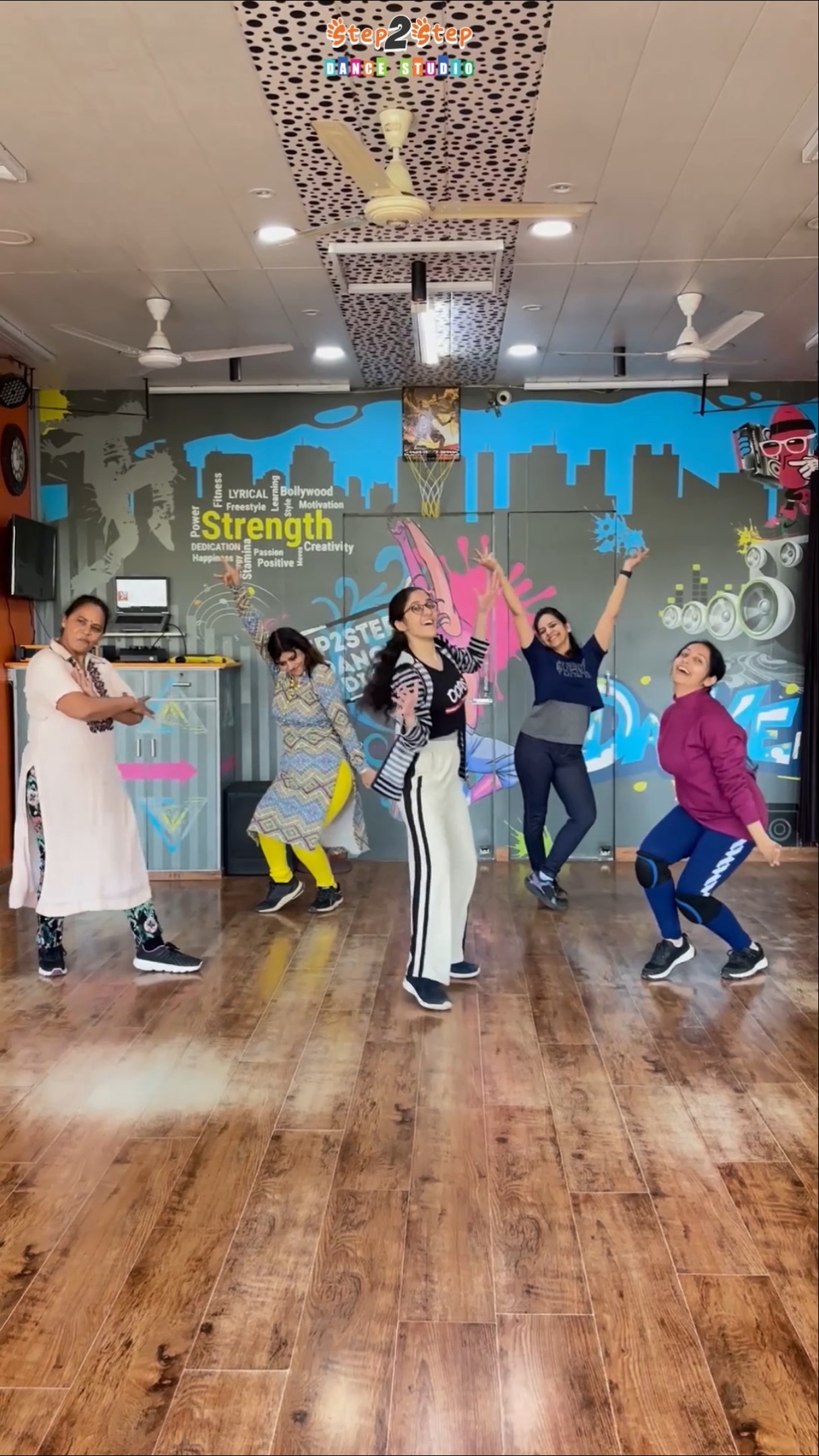 Eena Meena Deeka l Funny Dance l Retro Songs l YouTube Shorts #dance #shorts #trending #yt
